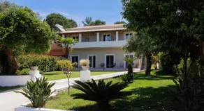 The Lake Apartments - Image 4