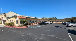 Deluxe Inn - Image 4