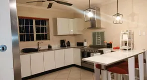Surfer's Paradise Retreat - Gated Community Townhouse for Surfers & Families - Image 2