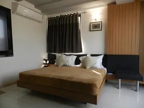 Hotel The Royal Plaza - Image 3