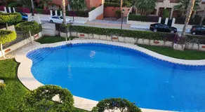 Bajo de esencia relajante con piscina privada y patio! - Image 2