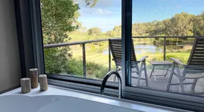 Messmates Luxury Eco Suites - Image 2