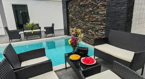 jessi house pool - Image 4