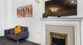 3 BR 6 Beds 3 Bath Garden Parking Heathrow 15 min Windsor & Legoland - Image 3