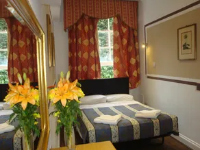 Holland Court Hotel - Image 2