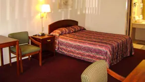 Tiffin Motel - Image 4