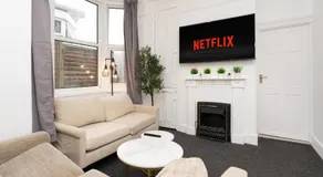 Open Mind Property - 9 Guests & Free Parking - Image 3