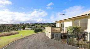 Logans Beach Apartments - BeachHouse - Image 5