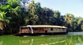 One Bed Room Houseboat - Image 2