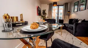 Modern Arcadian Centre Apartment 2 Bed / Balcony - Image 4