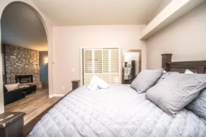 Ultra Luxurious 6BR w/ Pool- 10min to Vegas Strip ! - Image 2