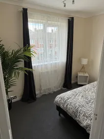 3-Bedroom Home with Conservatory Abbey Wood, London - Image 2