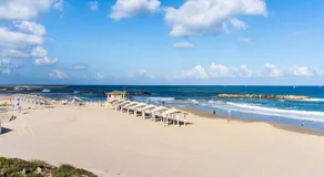 Sunsets Paradise 2BR with Parking by Beachfront Stay - Image 4