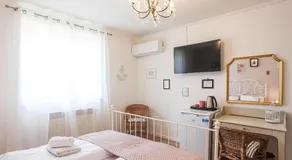 Sherlock's Holidays boutique rooms - Image 5