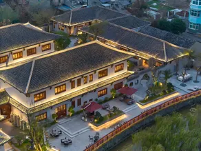 Floral Lux Hotel·Simple and Rustic hotel - Image 2
