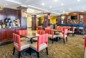 Comfort Suites at Woodbridge - Image 3