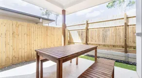 Modern 4-Bedroom Home in Pallara - Free Parking Close to Brisbane - Image 4