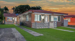 Vacay Spot Gables 4 to 23 Guest GameRoom 2 Kitchens 2 BBQ, 2 BAR, Backyard, Patio, Prime LOC! 6 blocks away from Bars, Nite Clubs, Res, Shops - Image 5