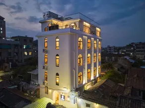 Floral Chaozhou Artist Homestay - Image 3