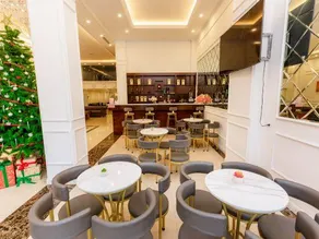 Paradise Hotel - Image 3