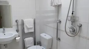 Marple Cottage Guest House - Image 4