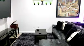 Spacious 3 bedroom influencer house in Houston - Image 4