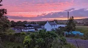 Glen Bay - 2 Bed Lodge on Friendly Farm Stay with Private Hot Tub - Image 4