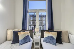 The Finsbury Deluxe Apartments - Image 2