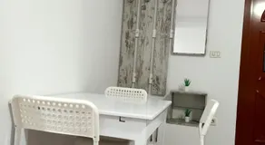 Room Click inn - Image 3