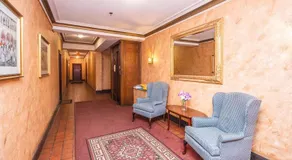 Sun-filled Unit, Elevator, Pool, Boston College - Image 2