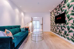 Lovely 3BR Home + Great location + Parking - Image 4