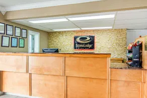 Econo Lodge Madison Airport - Image 4