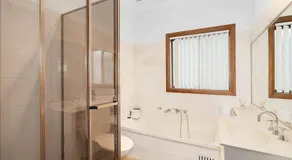 Old Charm Guesthouse - Image 2