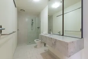 Melbourne CBD modern 1 bedroom, Sky pool freewifi - Image 4