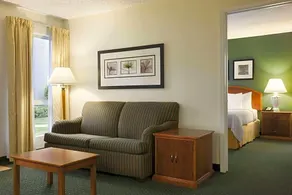 Hawthorn Suites by Wyndham Philadelphia Airport - Image 2