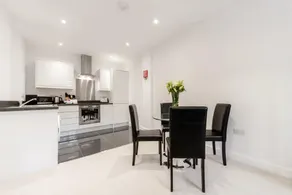 Roomspace Serviced Apartments - Nouvelle House - Image 3
