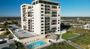 Oceanfront with great beach views from all rooms & balcony, heated pool, and garage - Image 4