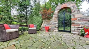 Luxury Private Room with Garden View - Newmarket, Ontario - Image 4