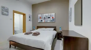 Modern 1BR Maisonette steps from the Promenade - Image 2