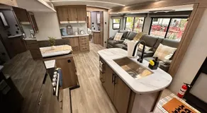 Camper RV in River Ranch - Image 3