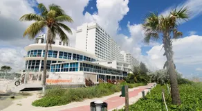 Castle 828 Oceanfront view with balcony, pool, tennis, beach access and free parking! - Image 5