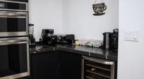 Downtown Luxe Stay - High River - Image 5