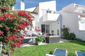 PB- Modern 3 bed townhouse in Aloha golf - Image 1