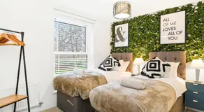 Stylish 2 Bedroom 2 Bathroom Apartment • Great Location • Free Parking • Fast WiFi • Yoko Property - Image 5