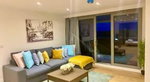 Luxury Penthouse 3-Bedrooms Private - Image 2
