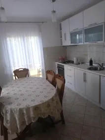 Holiday House - Image 5
