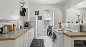 White Lotus - Minutes to Downtown home - Image 3