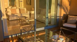 Apartamento con terraza sobre La Marina de Sotogrande - Image 5