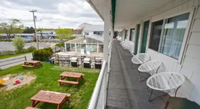 Crest Motel - Image 5
