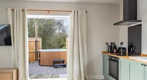 Luxury barn with private wood fired hot tub - Image 2